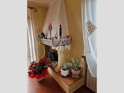 Casa Indipendente in Vendita a Lucca, zona santa maria a colle, 390'000€, 200 m²