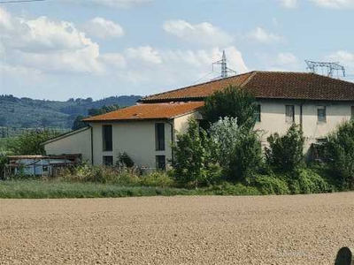 Casa Indipendente in Vendita ad Campi Bisenzio - 700000 Euro