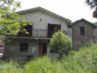 Casa Indipendente in Vendita ad Civitella Roveto - 135000 Euro