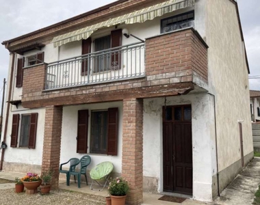 Casa indipendente in Via Piacenza, Alessandria, 7 locali, 222 m²