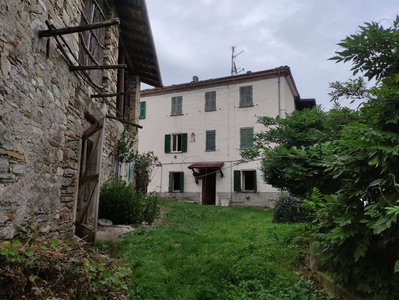 Casa semi indipendente abitabile in zona Campana a Cantalupo Ligure