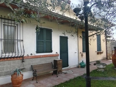 Casa Semi Indipendente in Vendita a Massa, zona Ricortola, 269'000€, 85 m²