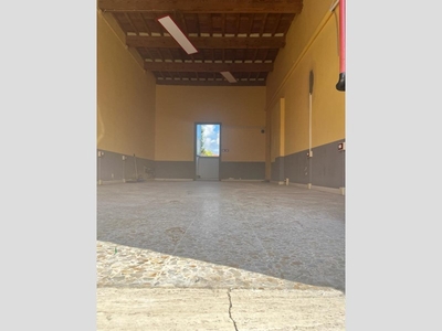 Immobile commerciale in Affitto a Lucca, zona Sant'Anna, 650€, 38 m²
