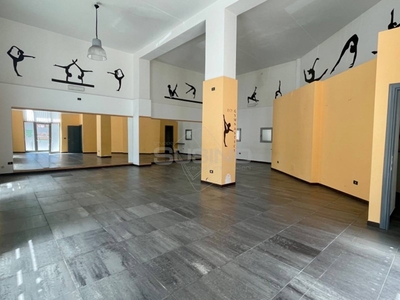 Immobile commerciale in Affitto a Siracusa, zona Teocrito, 900€, 112 m²