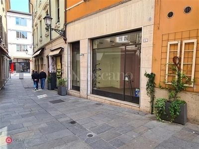 Negozio/Locale commerciale in Affitto in Via Guidelli a Reggio Emilia