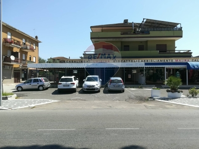 Negozio / Locale in affitto a Anzio