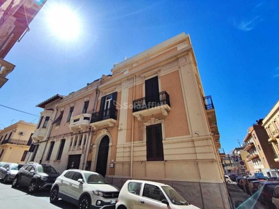 parcheggio doppio in affitto a Reggio di Calabria