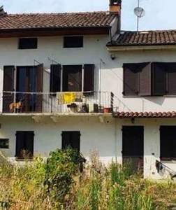 Porzione di casa in Via Cesare Battisti, Frassineto Po, 8 locali