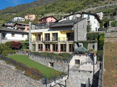 Villa in vendita Via Santa Casa, Tresivio, Lombardia