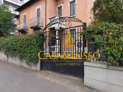 Prestigiosa villa di 550 mq in vendita, Milano, Italia