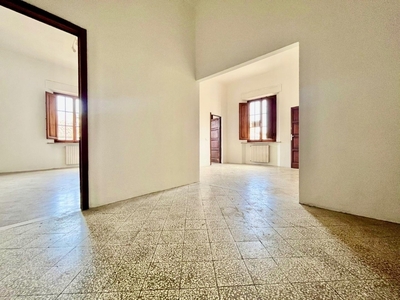 Quadrilocale a Pontedera, 1 bagno, 80 m², 2° piano, da ristrutturare