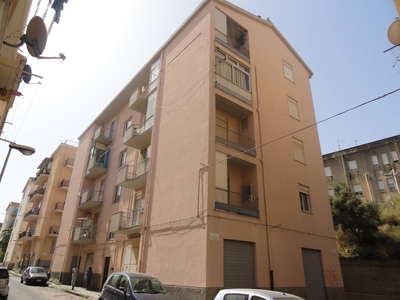 Quadrilocale ad Agrigento, 1 bagno, 110 m², 2° piano, da ristrutturare