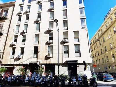 Ufficio in Vendita a Palermo, 235'000€, 117 m²