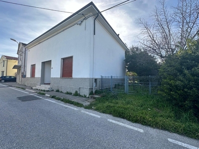 Viareggina a Cascina, 4 locali, 1 bagno, giardino privato, posto auto