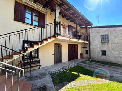 Villa Bifamiliare in Vendita ad Gradisca D`isonzo - 160000 Euro