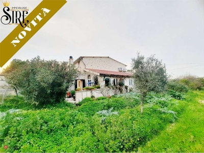 Villa in Vendita in Via Monte D'Alba a Trani