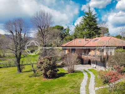 Esclusiva villa di 550 mq in vendita Via Achille Piazzi, 10, Angera, Lombardia