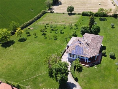 Villa in Via Pollini a Traversetolo