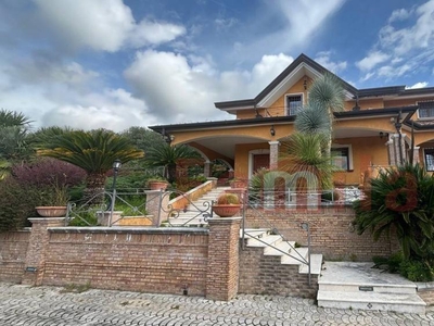 villa indipendente in vendita a Avella