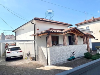 villa indipendente in vendita a Monfalcone