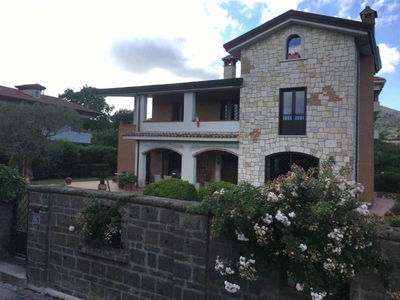 Villa Singola in Vendita ad Caserta - 450000 Euro