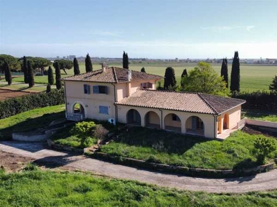 Villa Singola in Vendita ad Tarquinia - 675000 Euro