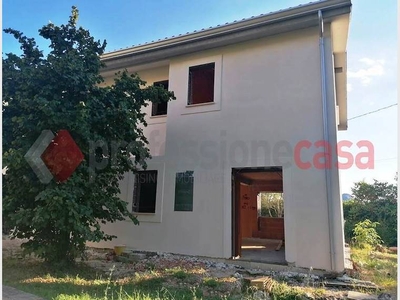 Villa trifamiliare in vendita a Cervaro, via rodi, 100 - Cervaro, FR