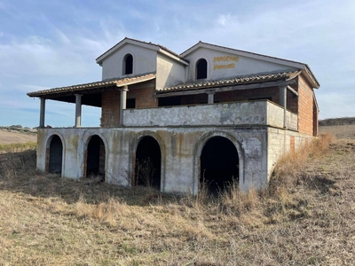 Villa unifamiliare, da ristrutturare, 300 mq, Trevignano Rom