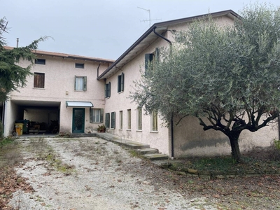 Azienda Agricola all'asta a Fiume Veneto via Giacomo Leopardi, 15