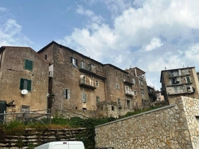 Magazzino in vendita a Castel Madama piazza Giuseppe Garibaldi, 32