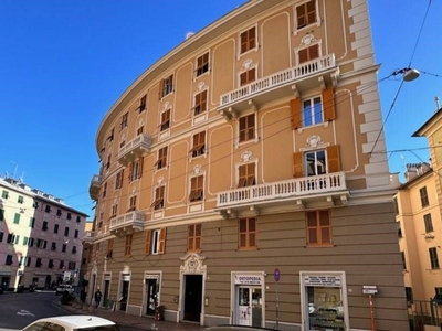 Magazzino in vendita a Genova via Guglielmo Oberdan
