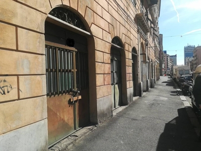Magazzino in vendita a Genova via San Pier d'Arena