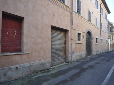 Magazzino in vendita a Rieti via di Mezzo, 127