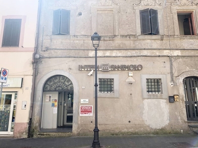 Negozio in vendita a Castel Sant'Elia via Umberto I, 47