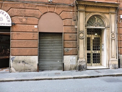 Negozio in vendita a Genova via Luigi Dottesio, 58r