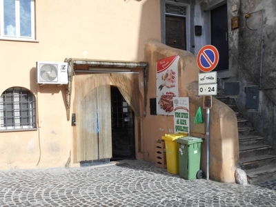 Negozio in vendita a Monte Compatri viale Camillo Benso di Cavour, 5