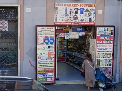 Negozio in vendita a Roma via Giovanni Giolitti