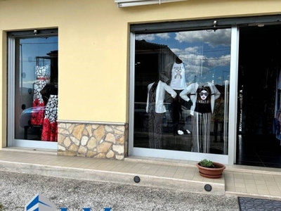 Negozio in vendita ad Alatri strada Provinciale Santa Cecilia, 18