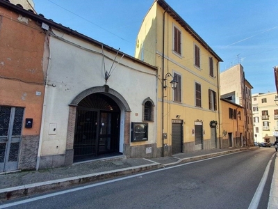Negozio in vendita ad Albano Laziale via Benedetto Cairoli, 16