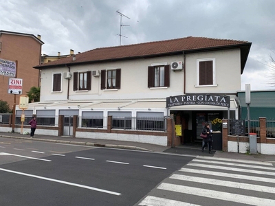 Ristorante in vendita a Cesano Boscone via Roma, 19