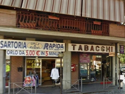 Tabaccheria in vendita a Marino viale della Repubblica, 121