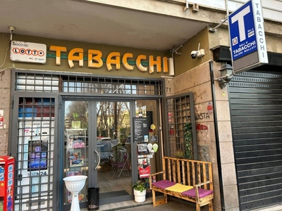 Tabaccheria in vendita a Roma via Franco Bartoloni, 71