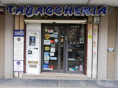 Tabaccheria in vendita a Roma via Lugnano in Teverina