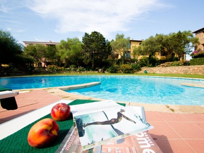 Appartamento a Porto Rotondo con piscina e giardino