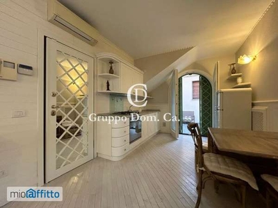 Appartamento arredato con terrazzo Centro