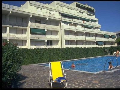 Appartamento con aria condizionata e piscina direttamente sul mare