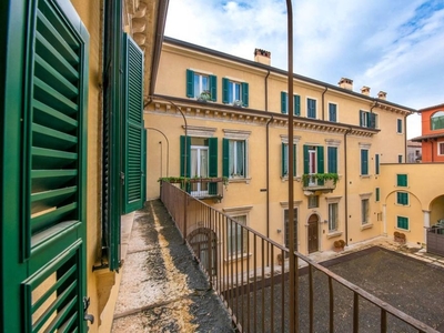 Prestigioso appartamento di 220 m² in vendita Via Paradiso, 30, Verona, Veneto