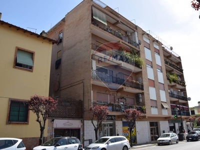 Appartamento in vendita a Pomezia, Centro