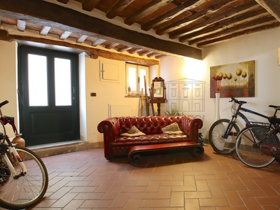 Appartamento in Via delle Trombe - Centro storico, Lucca