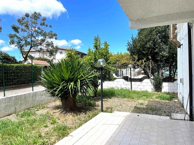 Appartamento indipendente in Viale Dei Pini in zona Ruggero a Sellia Marina